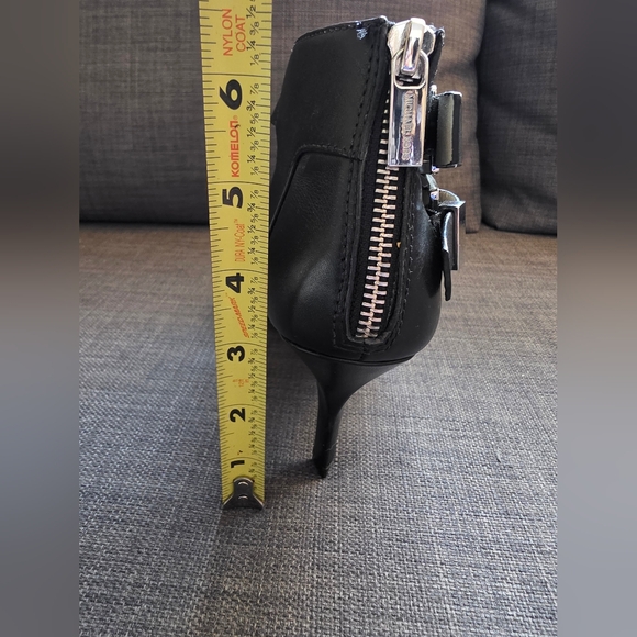 Michael Kors Black Pointed Heals. Size 8 - Picture 12 of 12